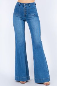 Boot cut pants 02 200x300 - اصول پوشیدن شلوار برای خانم های قد کوتاه