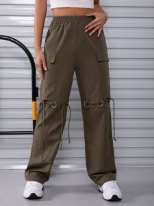high waisted pants 01 225x300 - اصول پوشیدن شلوار برای خانم های قد کوتاه