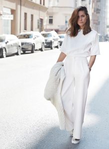 01 White shirt in minimal style 219x300 - استایل مینیمال چیست؟