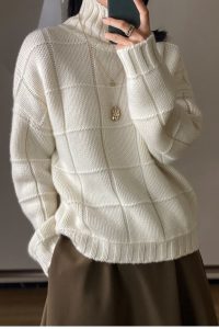 03 Cashmere sweater  200x300 - استایل کلاسیک چیست؟