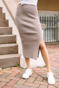07 Midi skirt in minimal style 200x300 - استایل مینیمال چیست؟