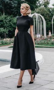 09 Little Black Dress  180x300 - استایل کلاسیک چیست؟