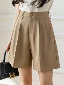 10 Pleated Shorts 225x300 - انواع شلوارک زنانه
